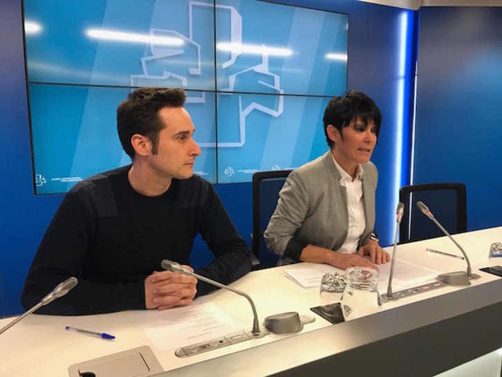 Iker Casanova y Maddalen Iriarte, en su comparecencia sobre presupuestos. (@ehbildu_legebil)