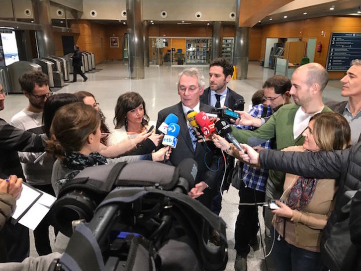 La delegación del PP, ante los medios de comunicación. (@PPVasco)