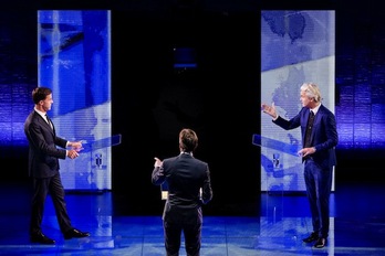 El primer ministro neerlandés, Mark Rutte, frente al ultraderechista y xenófobo Geert Wilders. (Remko DE WAAL/AFP)