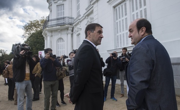 Arnaldo Otegi, junto a Andoni Ortuzar, en una imagen de archivo. (Jon URBE/ARGAZKI PRESS)