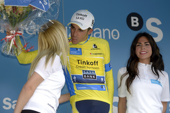 Contador en el podio de una etapa de la Itzulia en 2014. (Iñigo URIZ / ARGAZKI PRESS)