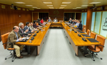 La ponencia de autogobierno se ha reunido en el Parlamento de Gasteiz. (Juanan RUIZ / ARGAZKI PRESS)