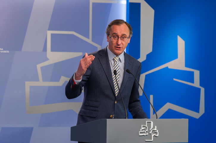 Alfonso Alonso ha comparecido en el Parlamento de Gasteiz para valorar el acuerdo con el PNV. (Juanan RUIZ / ARGAZKI PRESS)