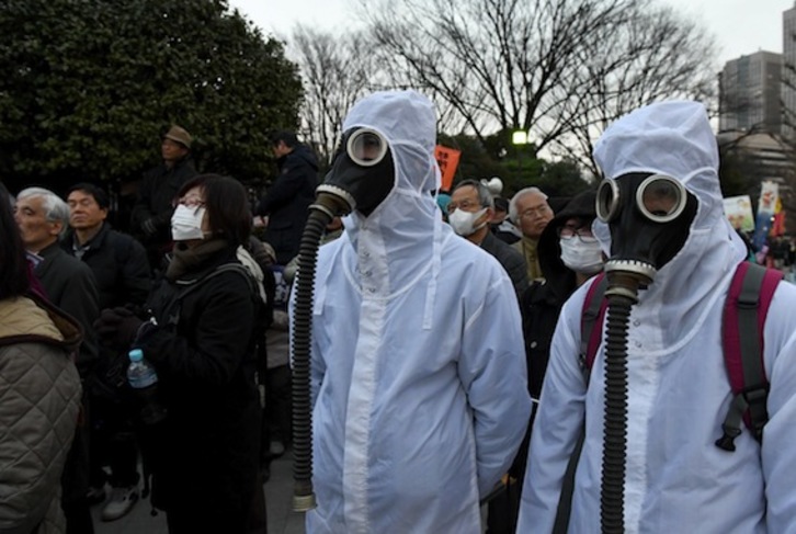 Protesta llevada a cabo el pasado sábado ante el Parlamento nipón en el sexto aniversario de la tragedia de Fukushima. (Toshifuma KITAMURA/AFP)