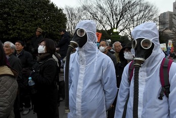 Protesta llevada a cabo el pasado sábado ante el Parlamento nipón en el sexto aniversario de la tragedia de Fukushima. (Toshifuma KITAMURA/AFP)
