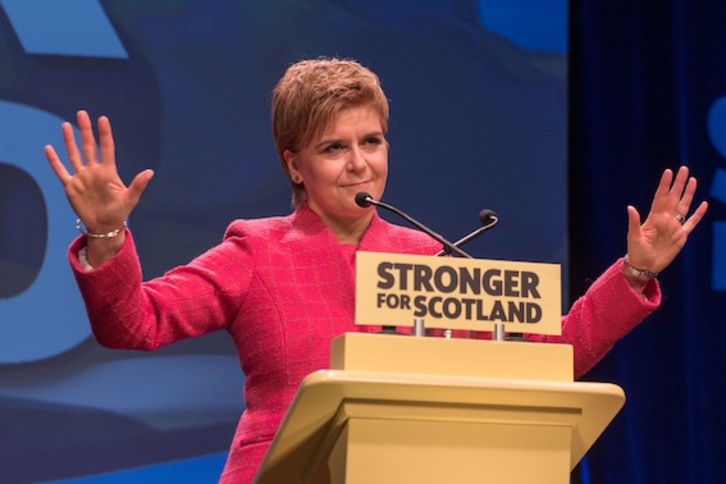 Nicola Sturgeon, durante su intervención en el congreso del SNP. (Michel WACHUCIK/AFP)