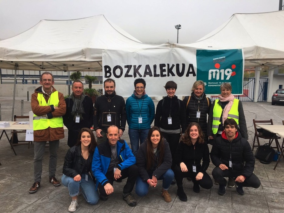 Tolosan, Berazubiko mahaietako boluntarioak. (@KikeAmonarriz)