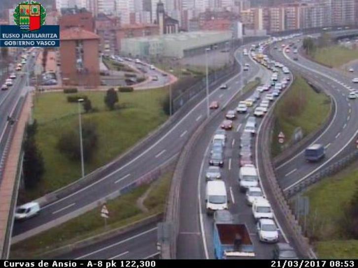 Retenciones captadas por las cámaras de tráfico. (@trafikoaEJGV)