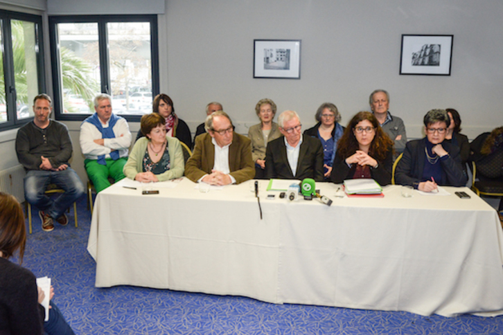 Presentación de la misiva remitida a Hollande. (Isabelle MIQUELESTORENA)