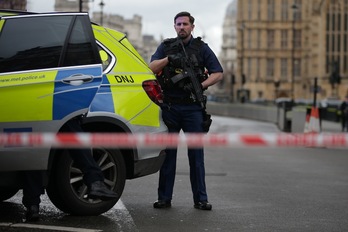 Han acordonado Westminster tras un tiroteo en el exterior. (Daniel LEAL-OLIVAS / AFP)