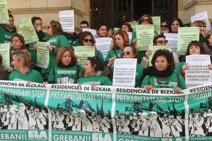Rueda de prensa de las trabajadoras de las residencias de Bizkaia. (ARGAZKI PRESS)