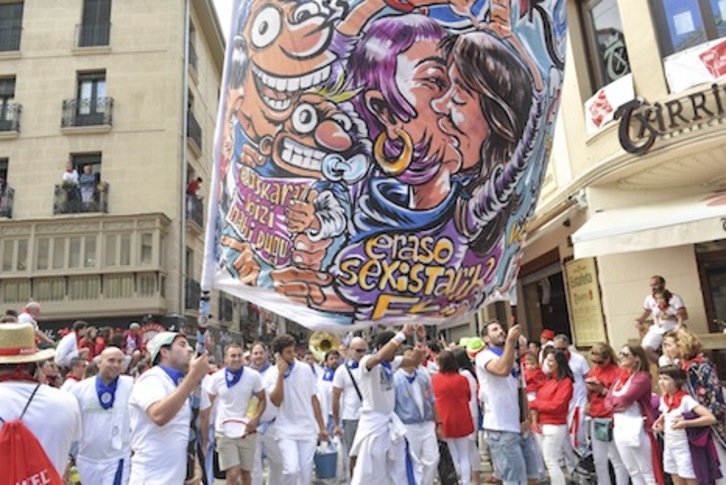 El Ayuntamiento de Iruñea reparte entre las peñas sanfermineras 81.750 euros. (Idoia ZABALETA/ARGAZKI PRESS)