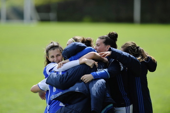 Realeko jokalariak, pozik irabazi ostean. (Gorka RUBIO/ARGAZKI PRESS)