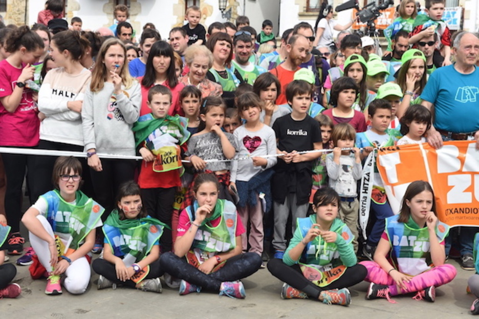 Cogiendo posiciones para no perderse nada. (ARGAZKI PRESS) Cogiendo posiciones para no perderse nada. (ARGAZKI PRESS)