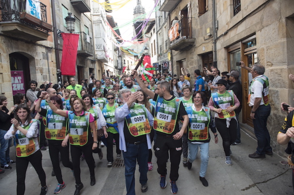 El primer relevo. (Monika DEL VALLE / ARGAZKI PRESS) El primer relevo. (Monika DEL VALLE / ARGAZKI PRESS)