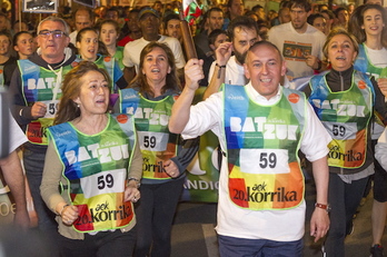 Korrika Gasteizen ibili zen atzo gauez. (Juanan RUIZ / ARGAZKI PRESS)