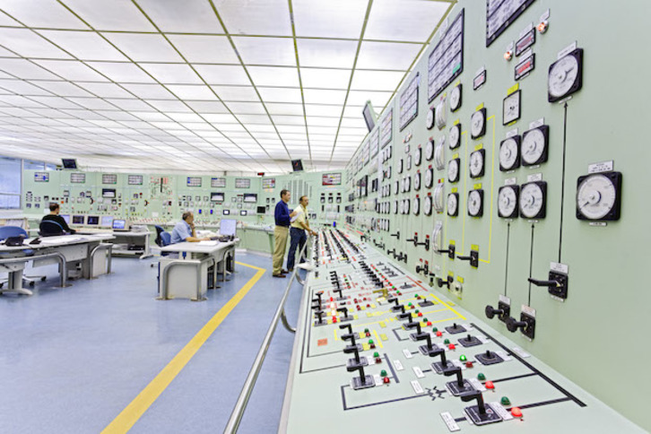 Sala de control de la central de Garoña, cuando permanecía en funcionamiento. (nuclenor.org)
