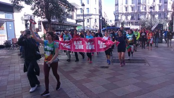 Korrika a su paso por la calle Montera. (A.P.)