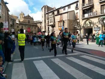 La Korrika, a su paso por Tafalla (NAIZ.EUS)