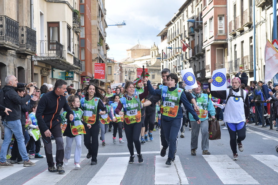 Tafalla ha reunido una multitud para pedir la oficialidad del euskara. (Idoia ZABALETA/ARGAZKI PRESS) Tafalla ha reunido una multitud para pedir la oficialidad del euskara. (Idoia ZABALETA/ARGAZKI PRESS)