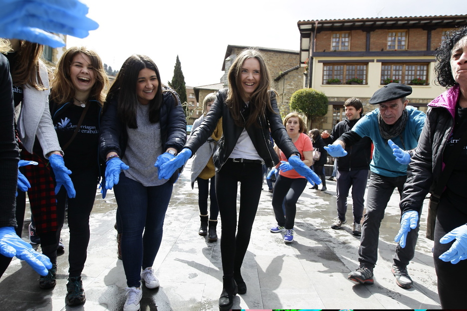 Umore ona nagusitu da guztiaren gainetik. Umore ona nagusitu da guztiaren gainetik.