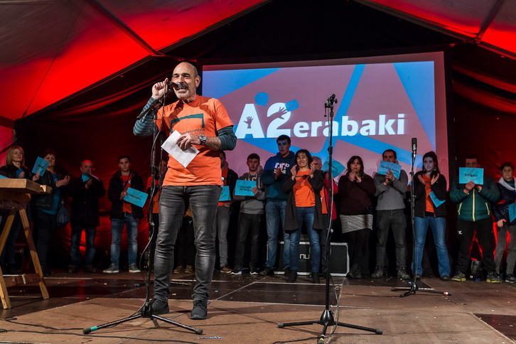 Josu Etxaburu eta Zelai Nikolasek eman dute azken emaitzen berri. (Aritz LOIOLA/ARGAZKI PRESS)