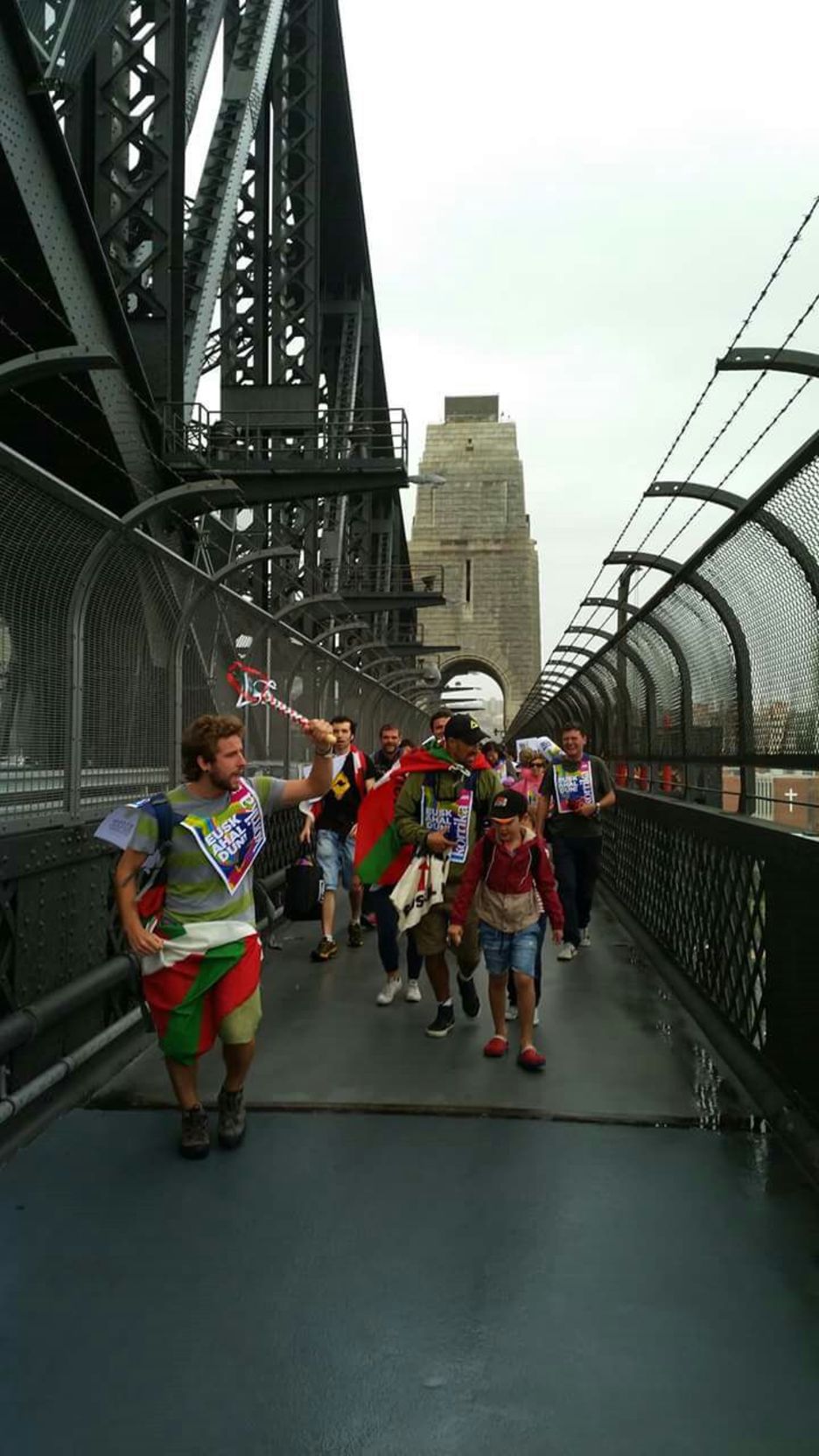 Korrikaren oinkadak Sidneyra ere iritsi dira. 