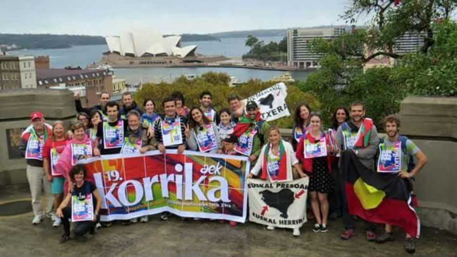 Arineketan ibili ostean, Sidneyko familia argazkia.