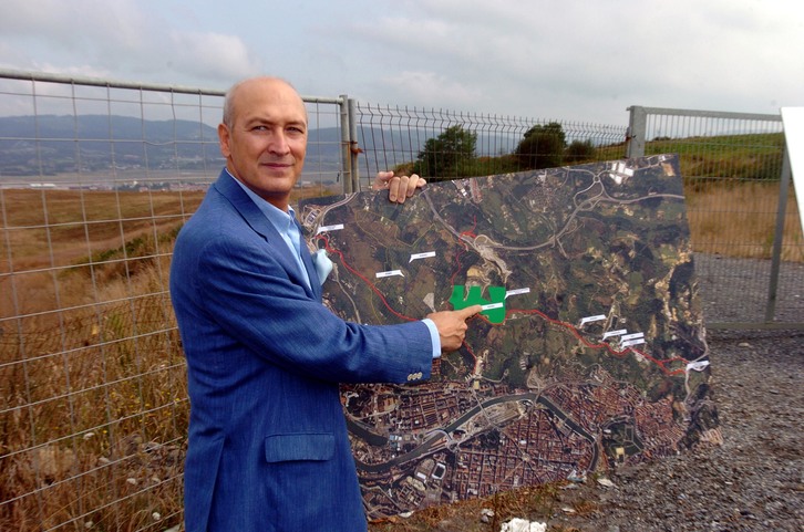 Pradera en 2004 cuando se presentó a las elecciones presidenciales en el Athletic. (Luis JAUREGIALTZO / ARGAZKI PRESS)