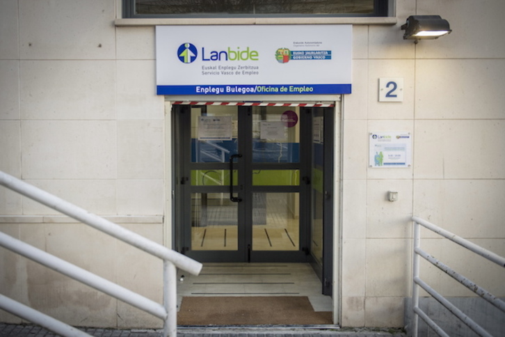 Oficina de Lanbide abierta recientemente en el barrio donostiarra de Intxaurrondo. (Gorka RUBIO / ARGAZKI PRESS)