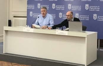 El alcalde Asiron y el concejal Abaurrea, en una comparecencia anterior sobre el mismo tema. (AYUNTAMIENTO DE IRUÑEA)