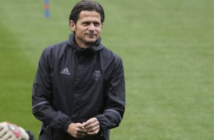 Vasiljevic considera que no hay que darle vueltas al problema de tener once bajas. (OSASUNA)