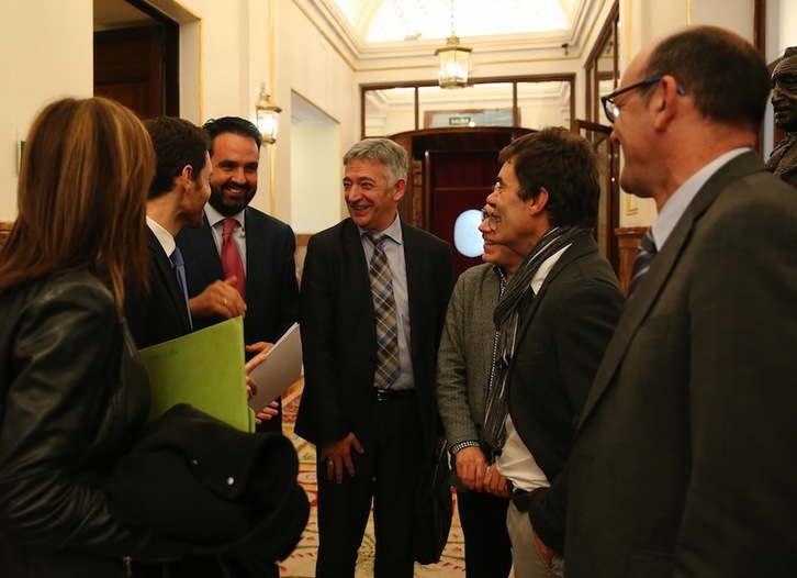 Nuria Medina (PSN), Sergio Sayas (UPN), Iñigo Alli (UPN), Koldo Martínez (Geroa Bai), Eduardo Santos (Podemos) y Joseba Agirretxea (PNV), en el Congreso. (J. DANAE/ARGAZKI PRESS)