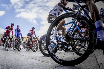 Itzuliaren lehen bi etapak Iruñetik abiatu dira. (Jaizki FONTANEDA / ARGAZKI PRESS)