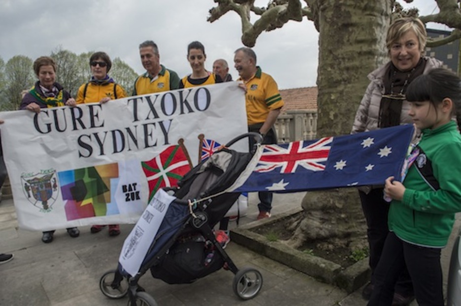 Sidneyko Euskal Etxeak ere korrika egin du Gernikan. (Marisol RAMIREZ/ARGAZKI PRESS) Sidneyko Euskal Etxeak ere korrika egin du Gernikan. (Marisol RAMIREZ/ARGAZKI PRESS)