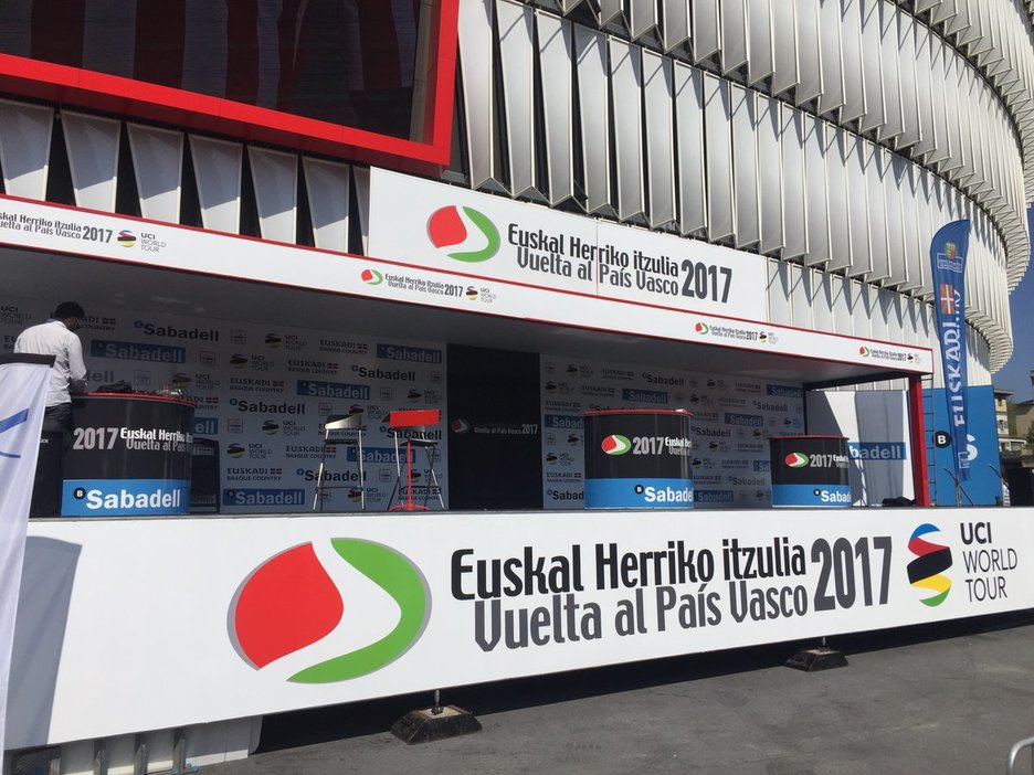 Salida desde San Mamés de Euskal Herriko Itzulia. (@ehitzulia vía twitter) Salida desde San Mamés de Euskal Herriko Itzulia. (@ehitzulia vía twitter)