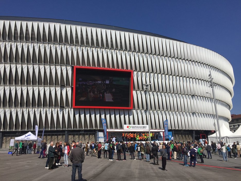 Salida desde San Mamés de Euskal Herriko Itzulia. (@ehitzulia vía twitter) Salida desde San Mamés de Euskal Herriko Itzulia. (@ehitzulia vía twitter)