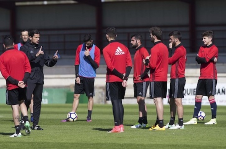 Vasiljevic, durante el entrenamiento en Tajonar. (OSASUNA)