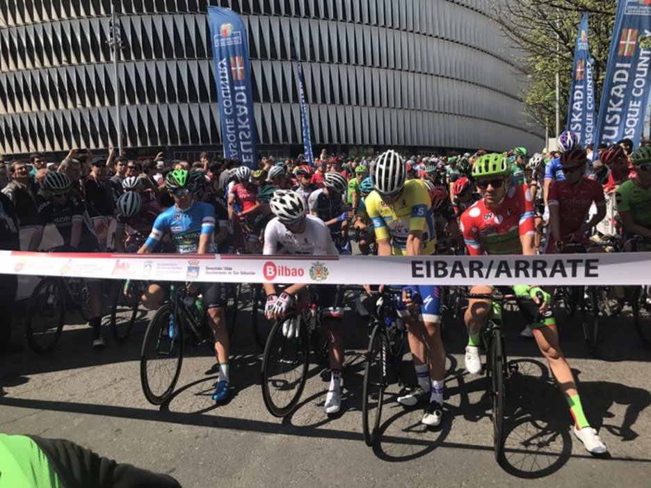 Salida de la Itzulia. (vía twitter @bilbaoekintza) Salida de la Itzulia. (vía twitter @bilbaoekintza)