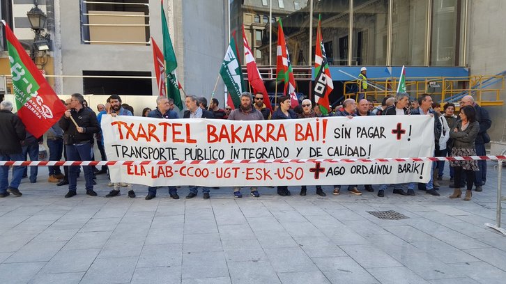 Concentración de todos los sindicatos en el Casco Viejo. (@labmetrobilbao)
