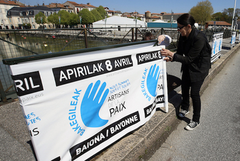 Goizean goizetik ekimenak prestatu dituzte Baionan, hala nola, dokumentalen proiekzioa eta eztabaidak. ©Bob EDME 