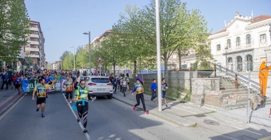 Eguzkia lagun izan dute amurrioarrek. (Juanan RUIZ/ARGAZKI PRESS) Eguzkia lagun izan dute amurrioarrek. (Juanan RUIZ/ARGAZKI PRESS)