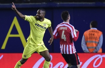 Bakambu celebra su tanto. (José JORDÁN/AFP)