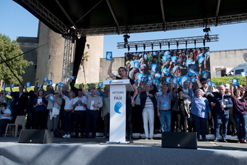 "A nous de construire ensemble la paix" ont lancé les "artisans de la paix".