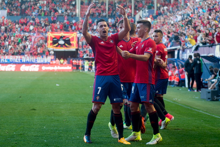 Sergio León celebra uno de sus goles con la camiseta rojilla. (Iñigo URIZ | ARGAZKI PRESS)