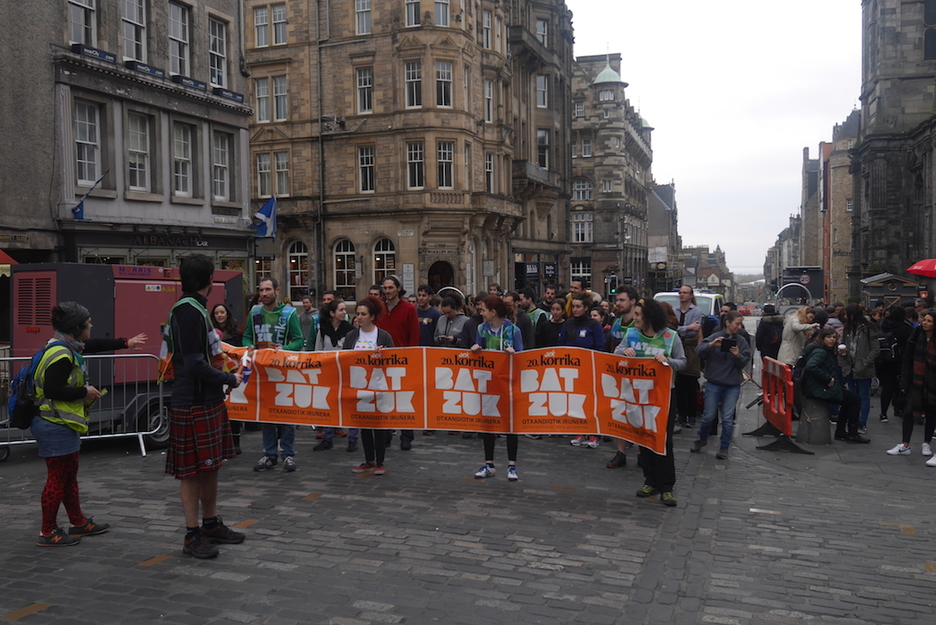 Ehun bat korrikalarik parte hartu zuten Edinburgoko Korrikan.(Noelia Caridad)