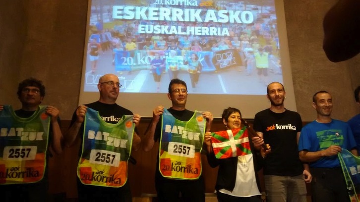 «Oso pozik» agertu dira Korrikaren antolatzaileak «inoizko edizio jendetsuenarekin». (@aagirrezabal)