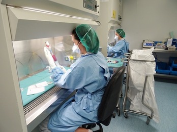 Sala limpia de preparación de tratamientos de quimioterapia. (GOBIERNO DE NAFARROA)