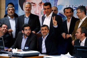 Ahmadineyad, tras registrar su candidatura. (Atta KENARE/AFP)