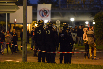 Les forces de l'ordre étaient mobilisées pour tenir à distance les manifestants. ©Isabelle MIQUELESTORENA